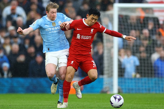 Ngôi sao Nhật Bản giúp Liverpool 'tra tấn' Man City, De Bruyne cũng phải toát mồ hôi - Ảnh 2.