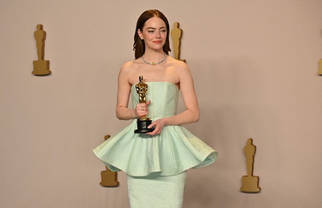 Oscar 2024: Hạng mục 'Phim xuất sắc nhất' gọi tên 'Oppenheimer' - Giải thưởng cho Emma Stone - Ảnh 2.