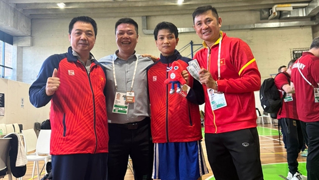 Giành vé dự Olympic Paris, võ sĩ Kim Ánh nhận thưởng nóng