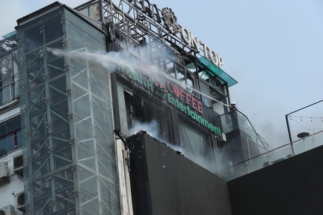 Hà Nội: Cháy lớn tại nhà cao tầng trên phố Ô Chợ Dừa - Ảnh 5.