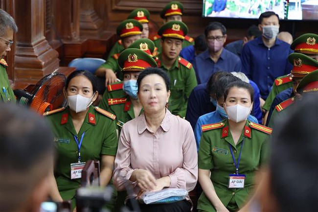Xét xử sơ thẩm vụ án Vạn Thịnh Phát: Nhóm cựu lãnh đạo SCB khai Trương Mỹ Lan là người quyết định, điều hành - Ảnh 1.