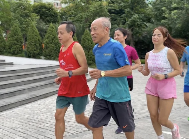 Tượng đài điền kinh Bùi Lương 85 tuổi vẫn chạy bộ 5km mỗi ngày