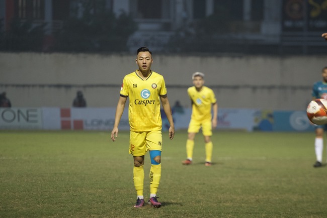 TOP 10 cầu thủ U23 Việt Nam thi đấu nhiều nhất ở lượt đi V-League 2023/24 - Ảnh 2.