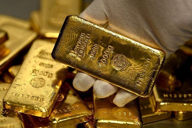 Giá vàng thế giới ngày càng rời xa mức cao kỷ lục - Ảnh 1.