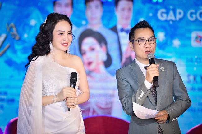 Vừa hoàn thành luận án Tiến sĩ, Sao Mai Khánh Ly làm đêm nhạc riêng - Ảnh 2.