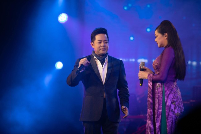 Quang Lê “kể những chuyện tình” suốt 4 tiếng cùng khán giả ở liveshow ở Hà Nội - Ảnh 4.