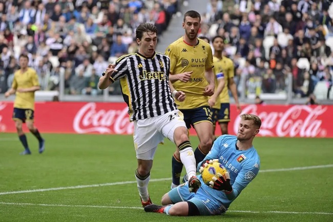 Vlahovic nhận thẻ đỏ, Juventus hòa bất lực trước Genoa, hết mơ mộng Scudetto - Ảnh 2.
