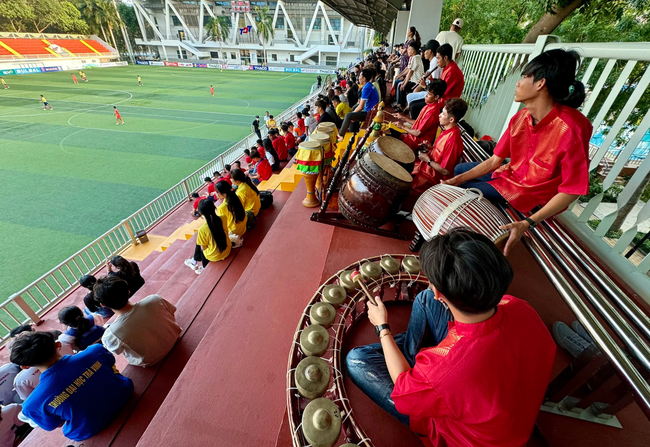 Văn Lâm và sắc màu tươi trẻ ở giải bóng đá Thanh Niên Sinh Viên Việt Nam 2024 - Ảnh 3.