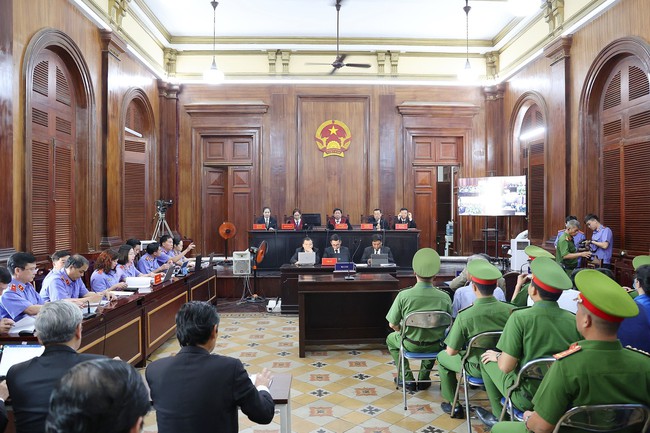Xét xử sơ thẩm vụ án Vạn Thịnh Phát: Viện kiểm sát nhận định cần 'loại bỏ' bị cáo Trương Mỹ Lan ra khỏi đời sống xã hội - Ảnh 4.
