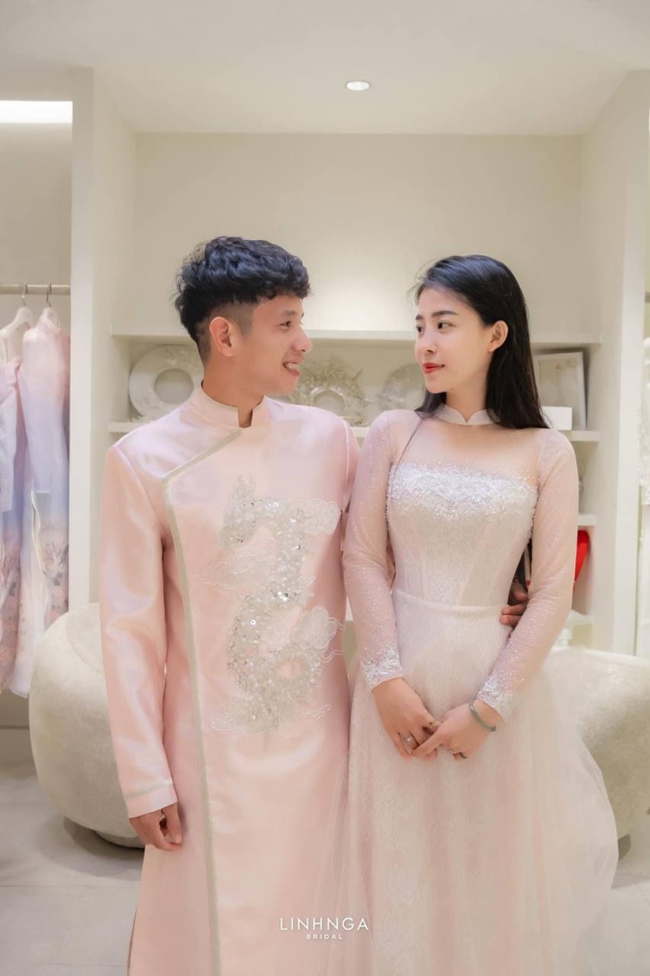 Cầu thủ Nguyễn Phong Hồng Duy 'kín tiếng' tổ chức đám cưới, fan bất ngờ - Ảnh 2.