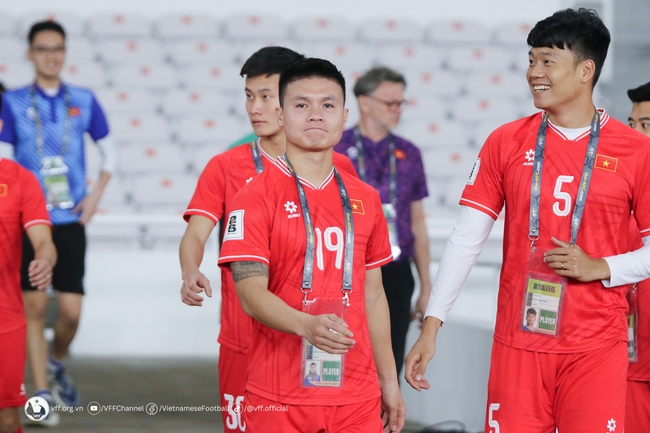 HLV Troussier cho học trò chơi đá phạt đền, tuyển Việt Nam hứng khởi chạm trán Indonesia - Ảnh 2.