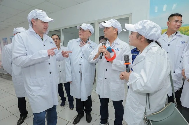 Bộ trưởng nông nghiệp Kaluga (Nga) thăm trang trại TH True Milk: &quot;Chúng tôi nể phục và tiếp thu được nhiều bài học có giá trị&quot; - Ảnh 3.