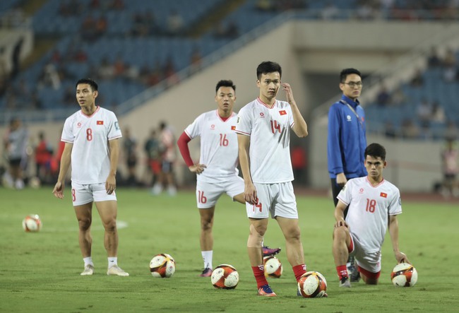 TRỰC TIẾP bóng đá Việt Nam vs Indonesia (0-0): Tiến Linh đá chính, Quang Hải vẫn dự bị - Ảnh 8.