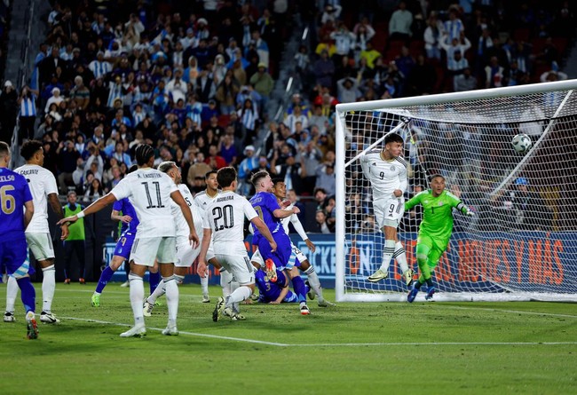 Không Messi, Di Maria tỏa sáng với siêu phẩm giúp Argentina ngược dòng ngoạn mục trước Costa Rica - Ảnh 3.