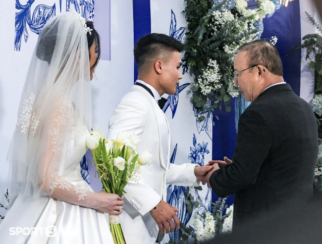 Chùm ảnh đẹp long lanh của đám cưới Quang Hải – Chu Thanh Huyền - Ảnh 9.