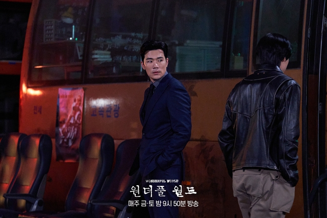 Tập mới 'Wonderful World': Cha Eun Woo đối đầu đầy căng thẳng với Kim Kang Woo - Ảnh 4.