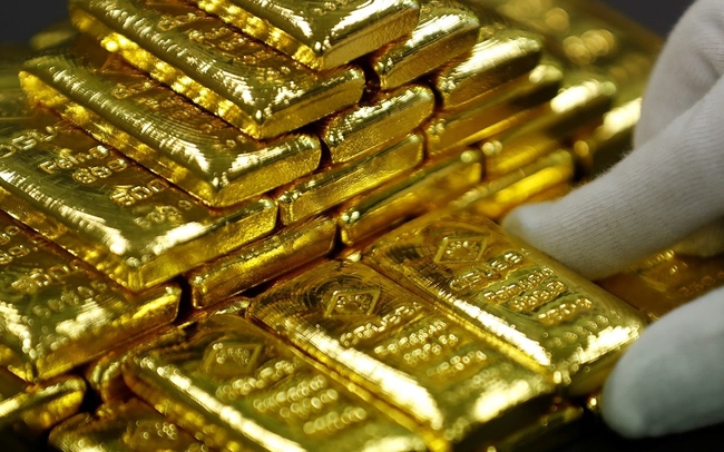 Giá vàng thế giới lên mức cao kỷ lục do nhu cầu bảo toàn tài sản - Ảnh 1.