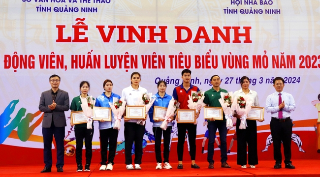 Chủ công bóng chuyền người Nghệ An nhận danh hiệu cá nhân đặc biệt của tỉnh Quảng Ninh - Ảnh 2.