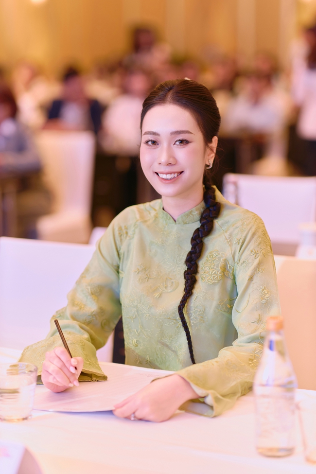 Hoa hậu Ban Mai tiếp tục quảng bá cho du lịch Đà Nẵng - Ảnh 1.