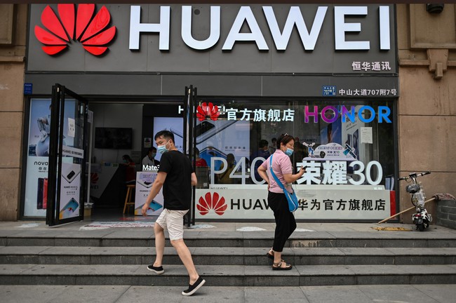 Nằm trong 'danh sách đen' của Mỹ, Huawei vẫn tăng trưởng vững mạnh - Ảnh 1.