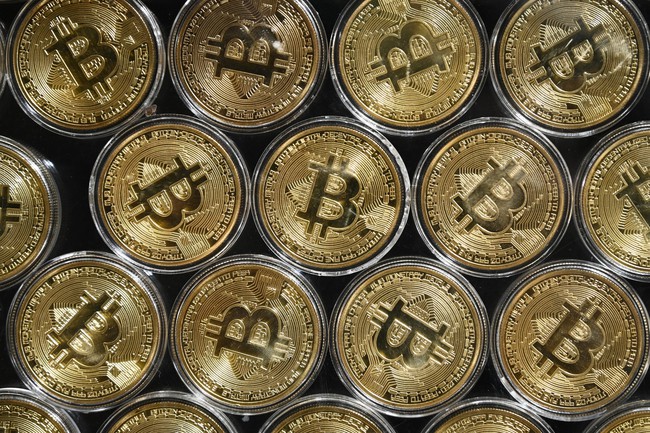 Đồng Bitcoin bứt phá vượt ngưỡng 64.000 USD, tiến sát kỷ lục - Ảnh 1.