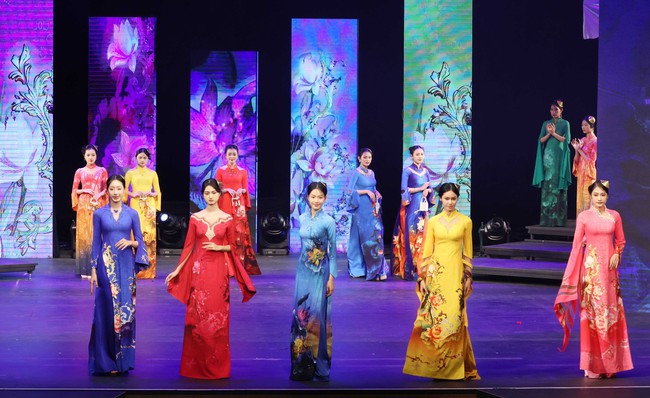 Tuần lễ áo dài 2024: Áo dài – niềm tự hào văn hóa Việt - Ảnh 1.