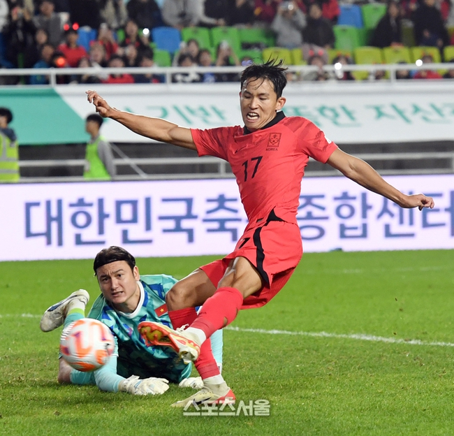Cầu thủ Việt kiều sắp sang CLB lớn với giá trăm tỷ, thành đồng đội của sao Hàn Quốc ghi bàn vào lưới ĐT Việt Nam - Ảnh 3.