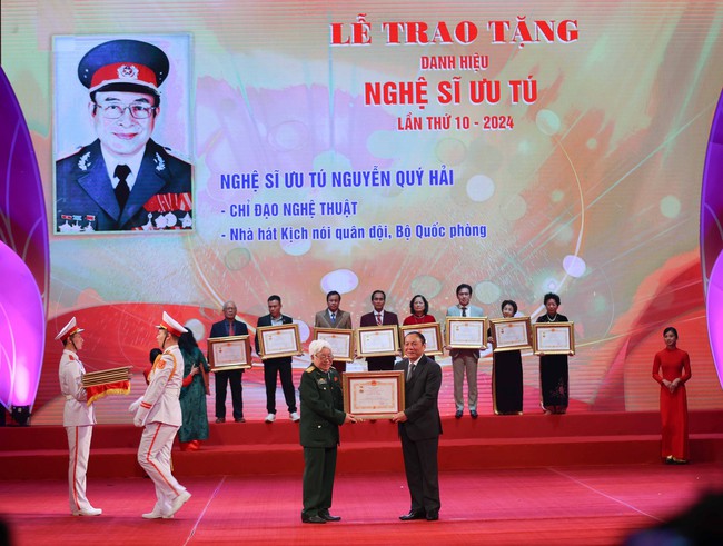 Lễ trao tặng danh hiệu 'Nghệ sĩ nhân dân', 'Nghệ sĩ ưu tú' lần thứ 10 - Ảnh 3.