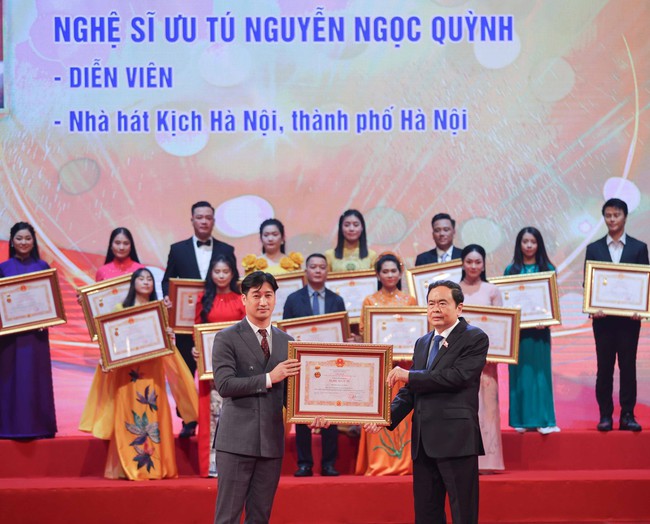Xuân Bắc, Thanh Lam, Tấn Minh - Thu Huyền... vui mừng nhận danh hiệu Nghệ sĩ nhân dân  - Ảnh 5.