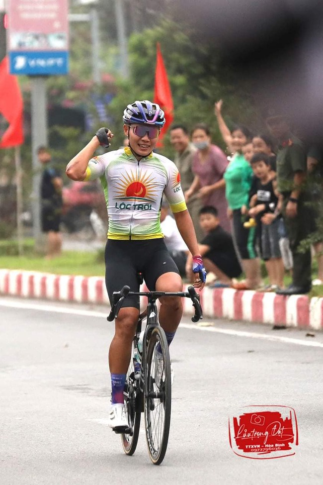 Ngôi sao đua xe đạp Nguyễn Thị Thật: Tay đua của những lần đầu tiên - Ảnh 3.