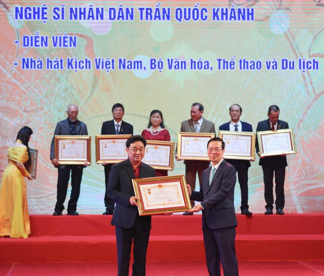 Xuân Bắc, Thanh Lam, Tấn Minh - Thu Huyền... vui mừng nhận danh hiệu Nghệ sĩ nhân dân  - Ảnh 3.