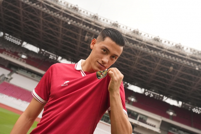 Indonesia sử dụng trung vệ nhập tịch đang chơi bóng ở Ý Jay Idzes để đối đầu tuyển Việt Nam ở vòng loại World Cup 2026