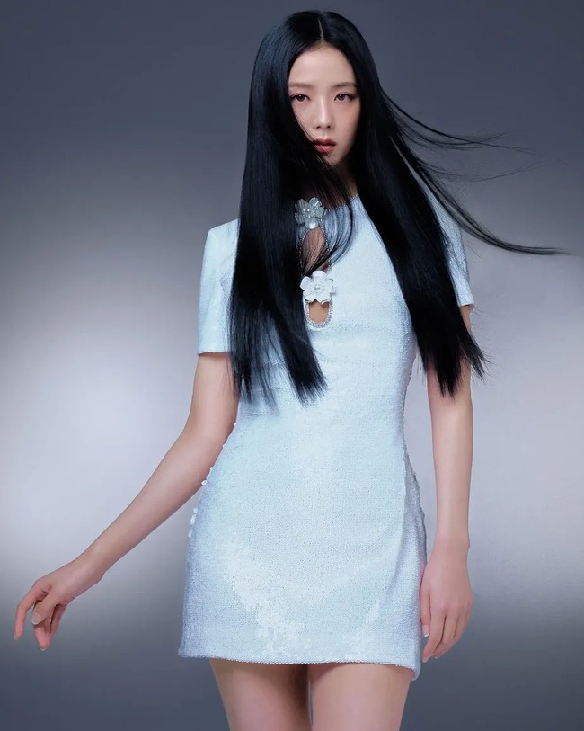 Jisoo Blackpink là gương mặt đại diện mới cho thương hiệu thời trang đương đại Self-Portrait - Ảnh 3.