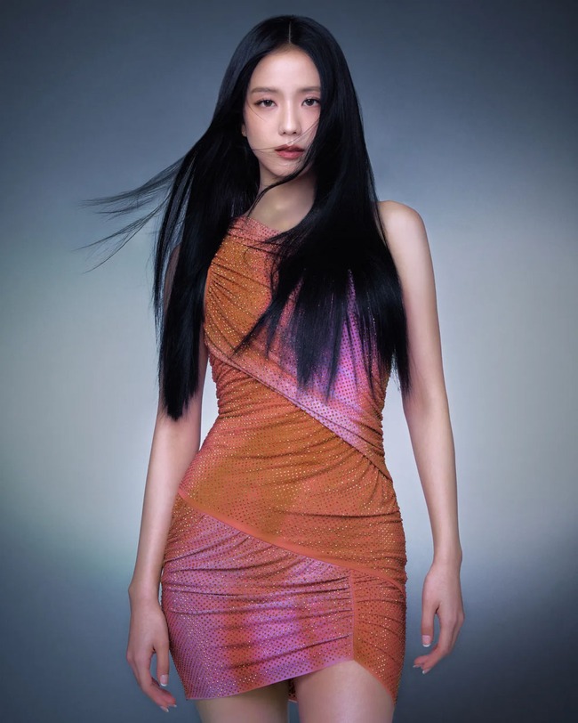 Jisoo Blackpink là gương mặt đại diện mới cho thương hiệu thời trang đương đại Self-Portrait - Ảnh 5.