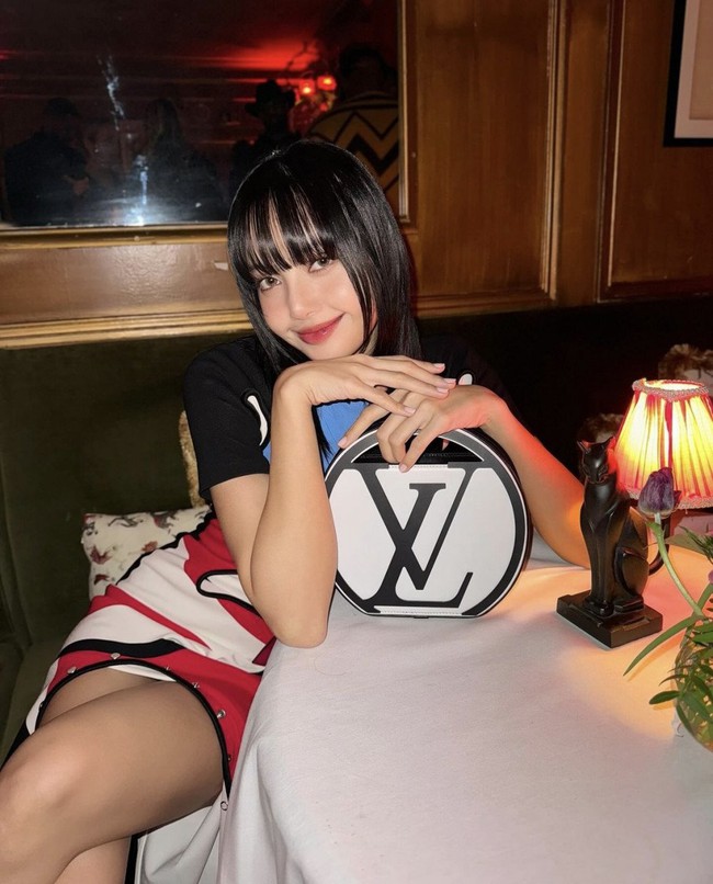 Lisa Blackpink cập nhật Instagram mới khiến netizen đồn đoán cô đang đại diện cho Louis Vuitton - Ảnh 10.