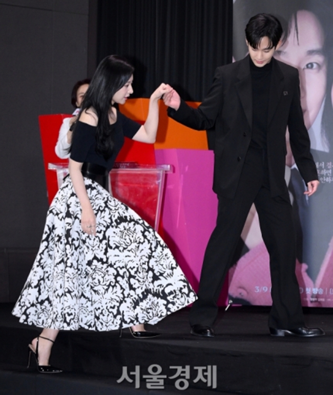 Netizen 'đẩy thuyền' cặp đôi chính phim Hàn mới 'Queen of Tears' - Ảnh 6.