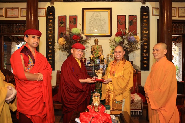 Ngài Drukpa Thuksey Rinpoche cử hành Pháp hội Cầu an Dược Sư Hoàng Tài Bảo Thiên tại Đại Bảo Tháp Mandala Tây Thiên - Ảnh 1.