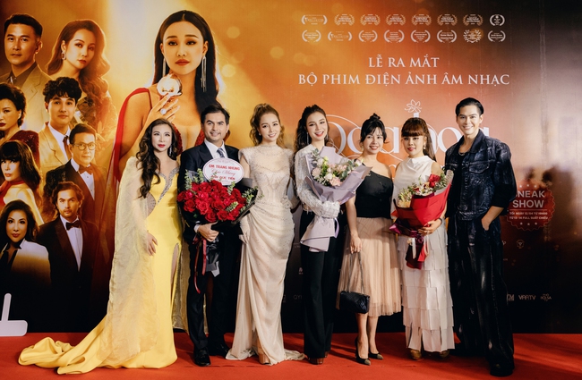 'Đóa hoa mong manh' chính thức công chiếu tại Việt Nam sau khi 'ẵm' 9 giải thưởng tại các LHP quốc tế - Ảnh 4.