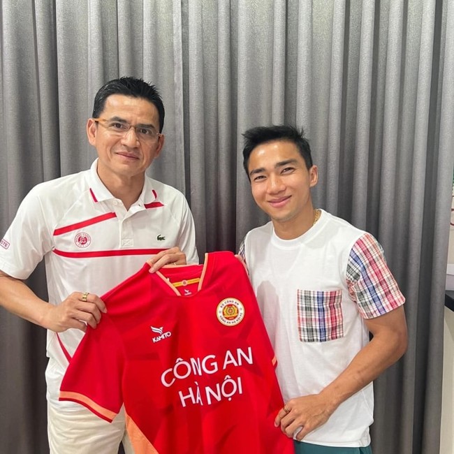 Tin nóng bóng đá Việt 10/4: Hoàng Đức tiết lộ 'bến đỗ' mong muốn, U23 Việt Nam căng sức luyện tập - Ảnh 4.