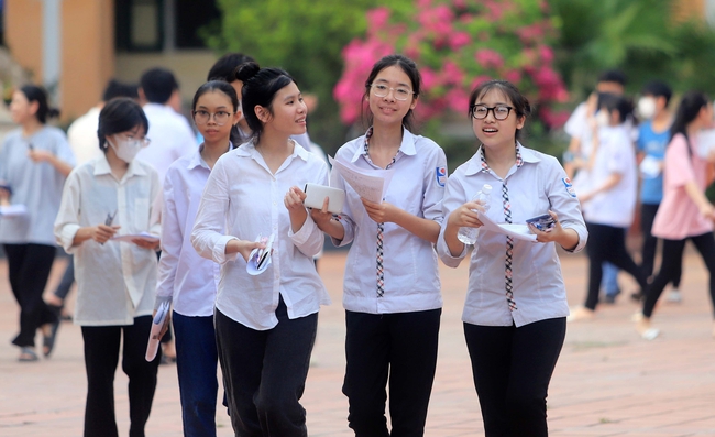 Tuyển sinh lớp 10 tại Hà Nội: Bốn đối tượng được tuyển thẳng - Ảnh 1.