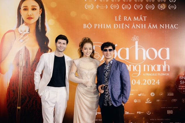 'Đóa hoa mong manh' chính thức công chiếu tại Việt Nam sau khi 'ẵm' 9 giải thưởng tại các LHP quốc tế - Ảnh 5.