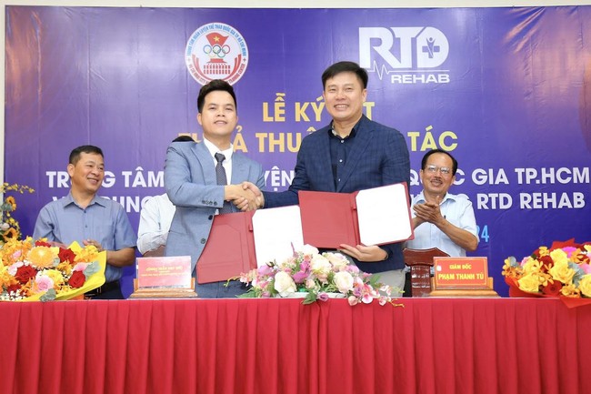 Trung tâm Huấn luyện thể thao Quốc Gia TP.HCM hợp tác với bác sĩ của đội tuyển Việt Nam - Ảnh 1.