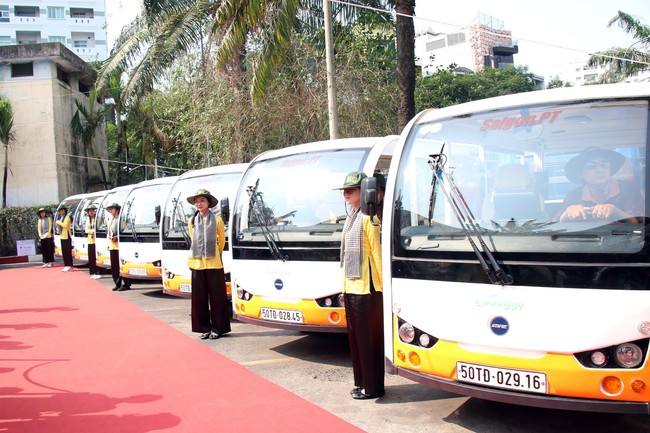 Tp. Hồ Chí Minh thí điểm dịch vụ xe điện chở khách tham quan, du lịch khu trung tâm - Ảnh 2.