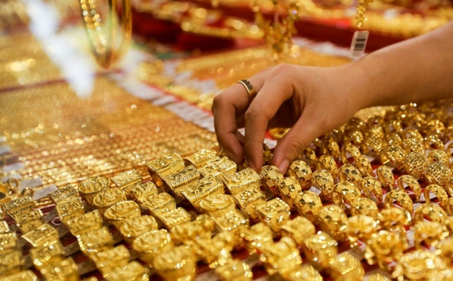 Giá vàng trưa 15/4 lập đỉnh mới trên 85,5 triệu đồng/lượng - Ảnh 1.