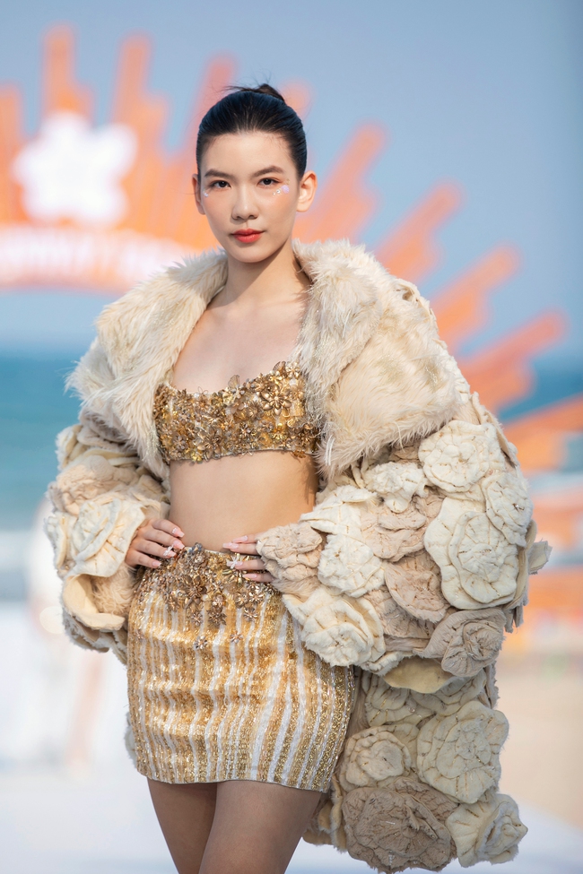 Model Teen Minh Anh đẹp rạng rỡ tại Destination Runway Fashion 2024 - Ảnh 1.