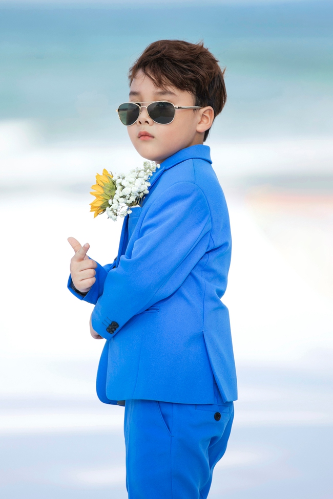 Model Kid Tuấn Khải mang vẻ đẹp “Sắc màu của chiến binh” tại Destination Runway Fashion Week 2024 - Ảnh 3.