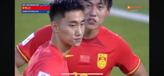 U23 Trung Quốc tung ‘bài tẩy’ khi cho thủ môn cao 2m vào đá tiền đạo cắm, vẫn nhận thất bại trước Nhật Bản - Ảnh 2.