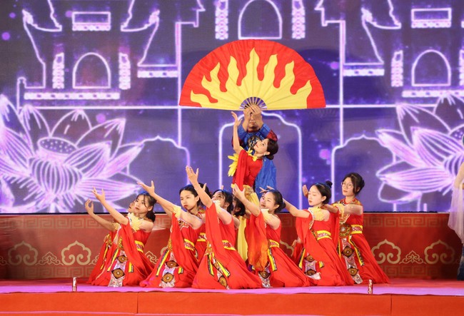 Nỗ lực đưa Lễ hội đền Thánh Nguyễn trở thành Di sản văn hóa phi vật thể quốc gia - Ảnh 2.