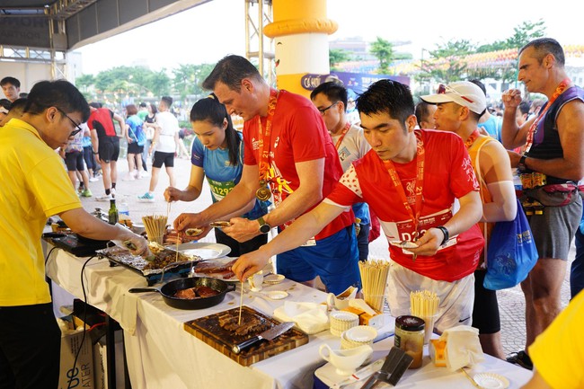 Gofood tự hào đồng hành cùng giải chạy Tay Ho Half Marathon 2024 - Ảnh 5.