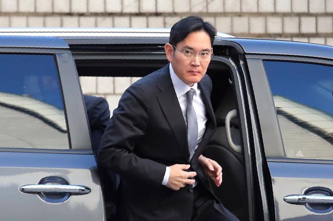 Chủ tịch Samsung Electronics là người giàu nhất Hàn Quốc - Ảnh 1.